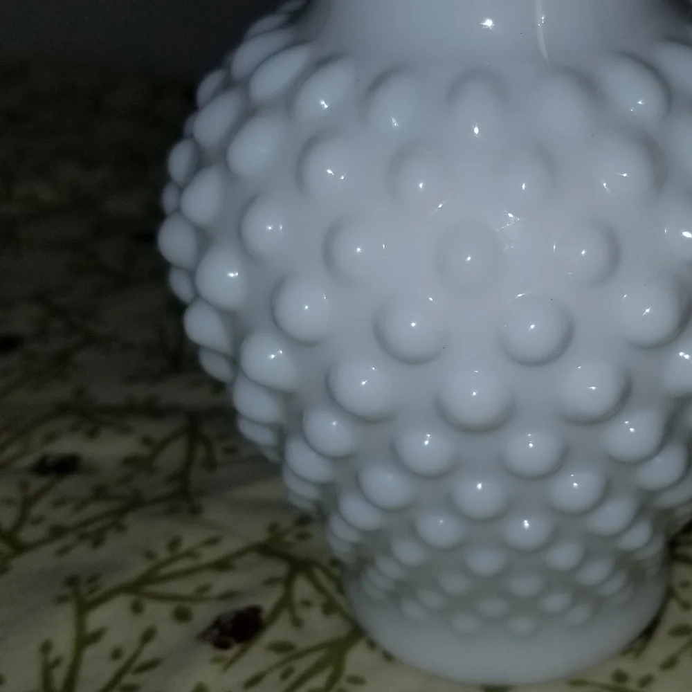 Elegant Vintage Fenton Milk Glass White Hobnail Vase Approx 5 Inch